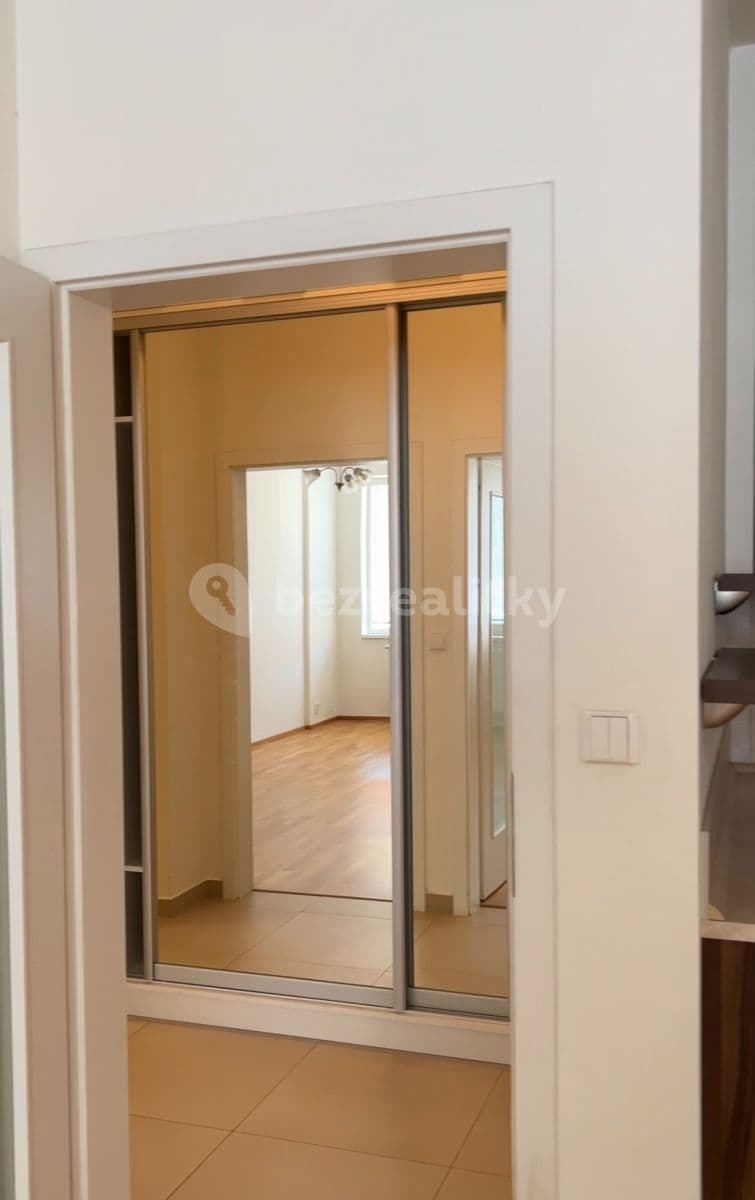 Pronájem bytu 2+kk 55 m², 28. pluku, Praha, Praha Pronájem bytu 2+kk 55 m², 28. pluku, Praha, Praha