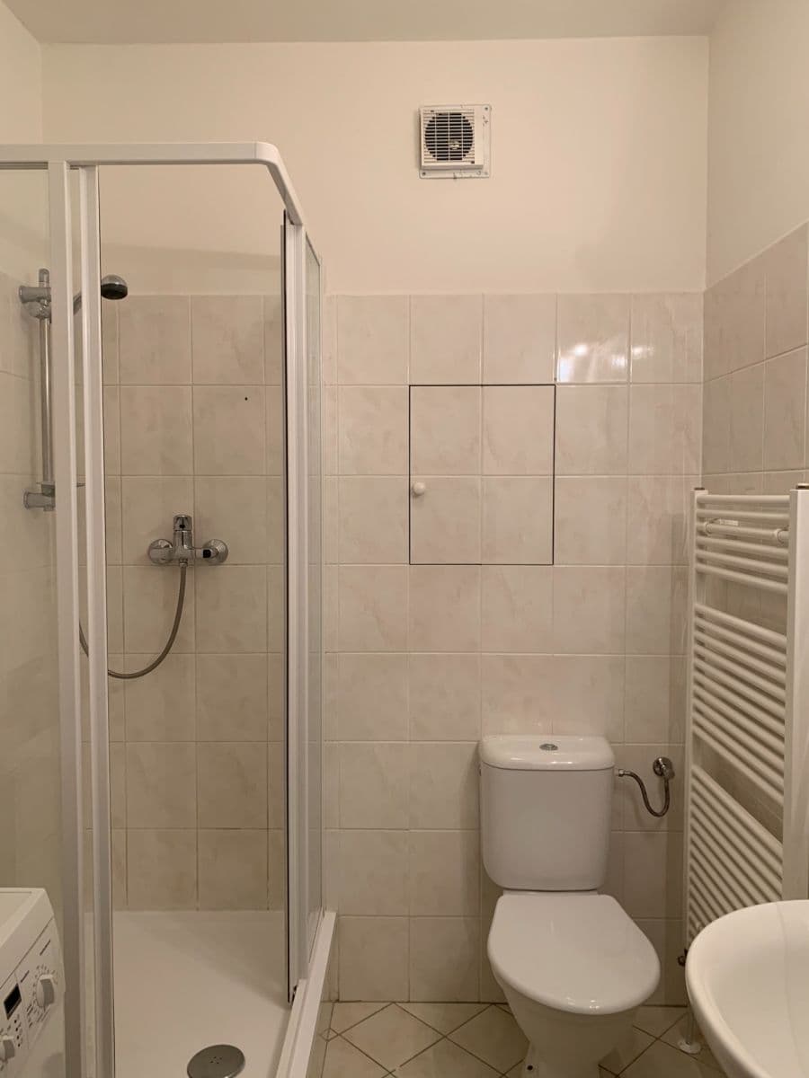Pronájem bytu Garsoniéra 35 m², Chelčického, Roztoky, Středočeský kraj Pronájem bytu Garsoniéra 35 m², Chelčického, Roztoky, Středočeský kraj