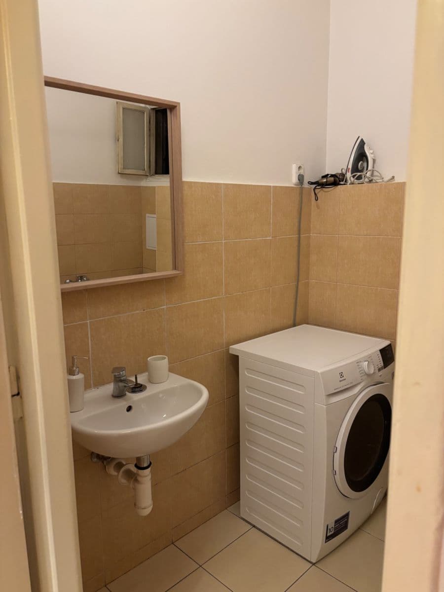 Pronájem bytu 1+kk 34 m², Londýnská, Praha, Praha Pronájem bytu 1+kk 34 m², Londýnská, Praha, Praha