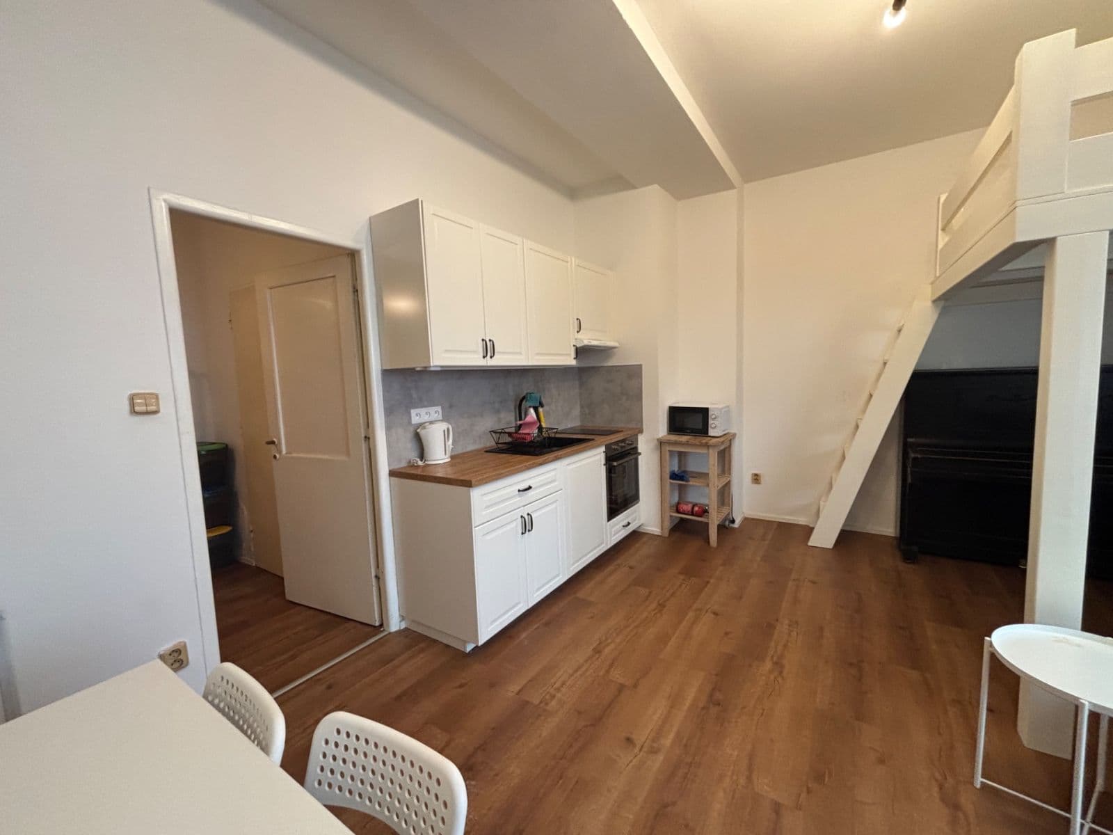 Pronájem bytu 1+kk 34 m², Londýnská, Praha, Praha Pronájem bytu 1+kk 34 m², Londýnská, Praha, Praha