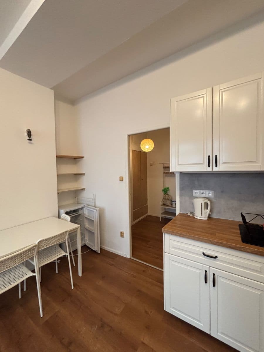 Pronájem bytu 1+kk 34 m², Londýnská, Praha, Praha Pronájem bytu 1+kk 34 m², Londýnská, Praha, Praha