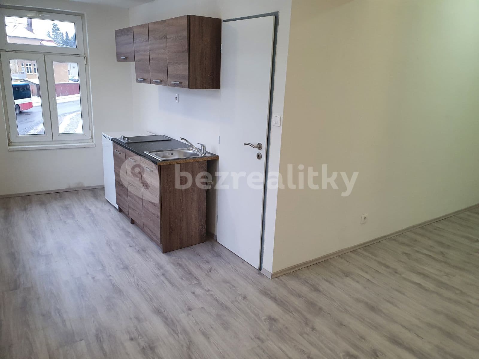 Pronájem bytu 1+kk 35 m², Průmyslová, Strančice, Středočeský kraj Pronájem bytu 1+kk 35 m², Průmyslová, Strančice, Středočeský kraj