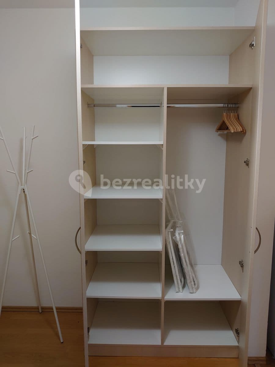Pronájem bytu Garsoniéra 29 m², Malokarpatské námestie, Lamač, Bratislavský kraj Pronájem bytu Garsoniéra 29 m², Malokarpatské námestie, Lamač, Bratislavský kraj