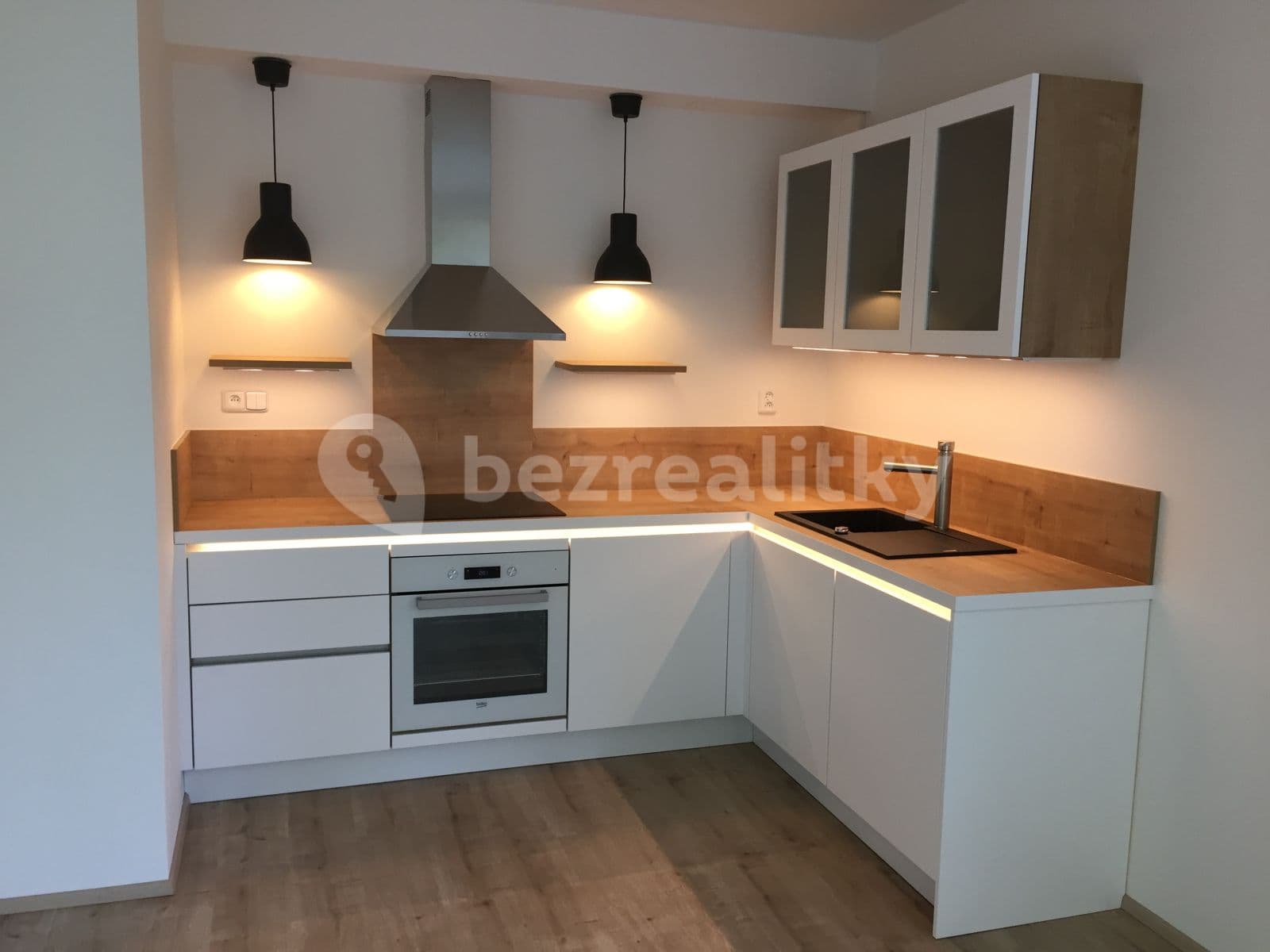 Pronájem bytu 2+kk 65 m², Antonína Petrofa, Hradec Králové, Královéhradecký kraj Pronájem bytu 2+kk 65 m², Antonína Petrofa, Hradec Králové, Královéhradecký kraj