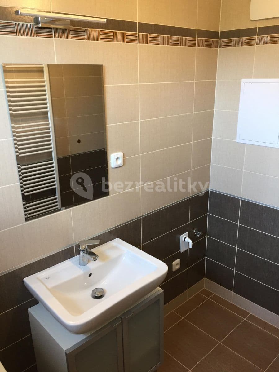 Pronájem bytu 2+kk 65 m², Antonína Petrofa, Hradec Králové, Královéhradecký kraj Pronájem bytu 2+kk 65 m², Antonína Petrofa, Hradec Králové, Královéhradecký kraj