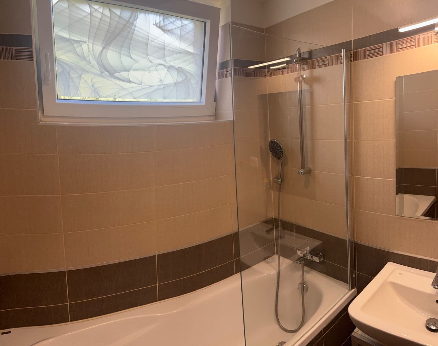 Pronájem bytu 2+kk 65 m², Antonína Petrofa, Hradec Králové, Královéhradecký kraj Pronájem bytu 2+kk 65 m², Antonína Petrofa, Hradec Králové, Královéhradecký kraj