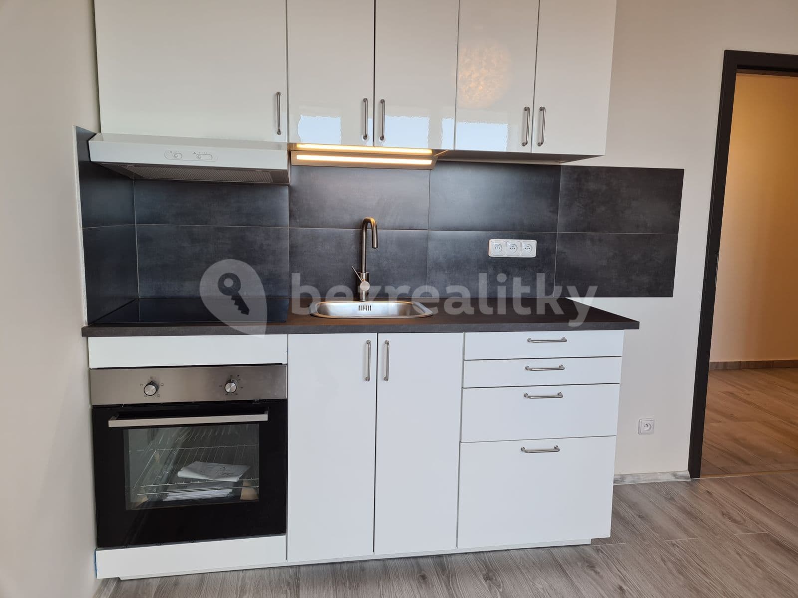 Pronájem bytu 2+kk 42 m², Tenisová, Praha, Praha Pronájem bytu 2+kk 42 m², Tenisová, Praha, Praha