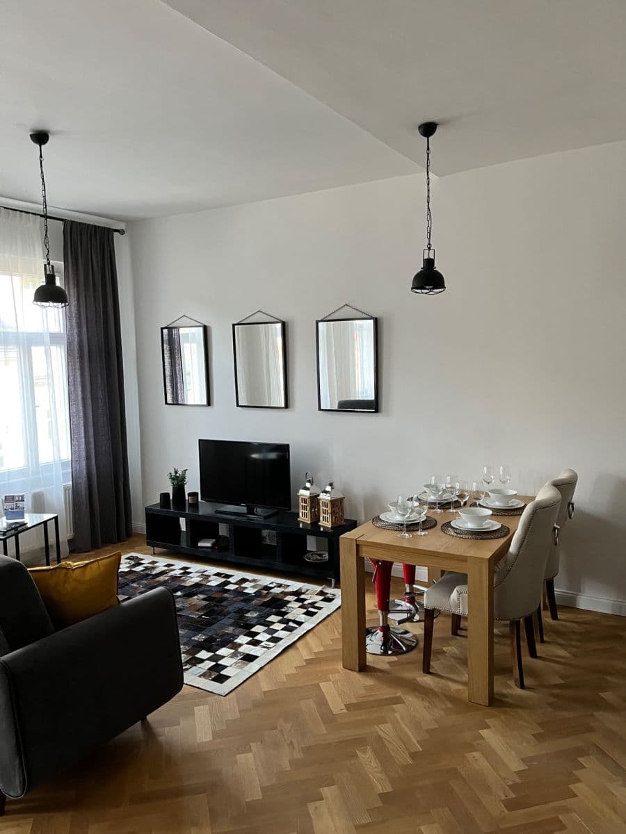 Pronájem bytu 1+kk 50 m², Sadová, Karlovy Vary, Karlovarský kraj Pronájem bytu 1+kk 50 m², Sadová, Karlovy Vary, Karlovarský kraj