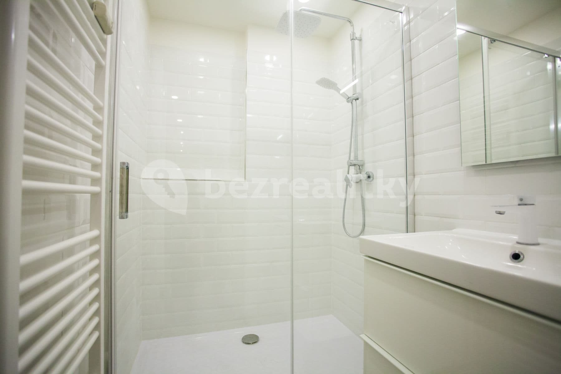 Pronájem bytu 2+kk 59 m², 28. pluku, Praha, Praha Pronájem bytu 2+kk 59 m², 28. pluku, Praha, Praha