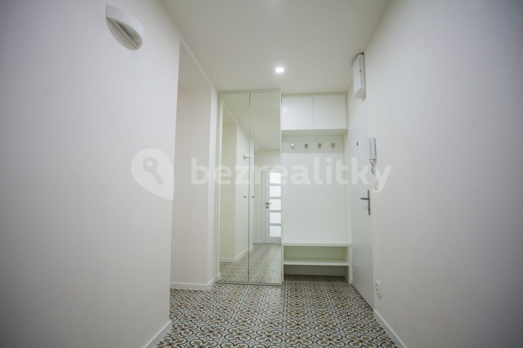 Pronájem bytu 2+kk 59 m², 28. pluku, Praha, Praha Pronájem bytu 2+kk 59 m², 28. pluku, Praha, Praha