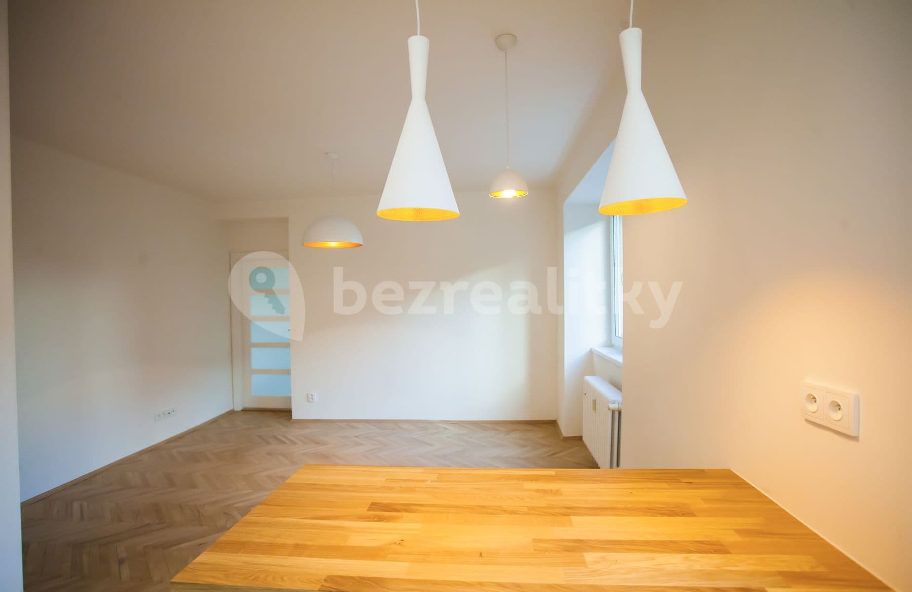 Pronájem bytu 2+kk 59 m², 28. pluku, Praha, Praha Pronájem bytu 2+kk 59 m², 28. pluku, Praha, Praha