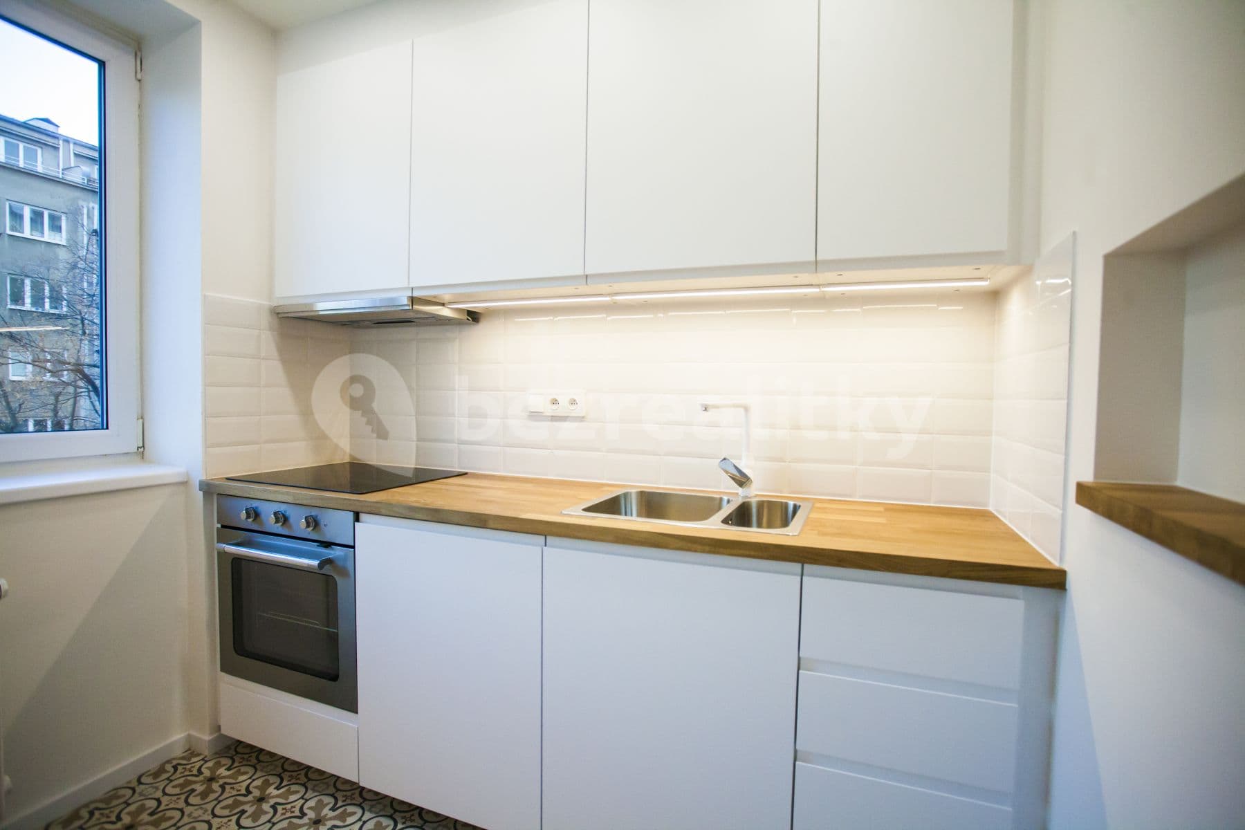 Pronájem bytu 2+kk 59 m², 28. pluku, Praha, Praha Pronájem bytu 2+kk 59 m², 28. pluku, Praha, Praha