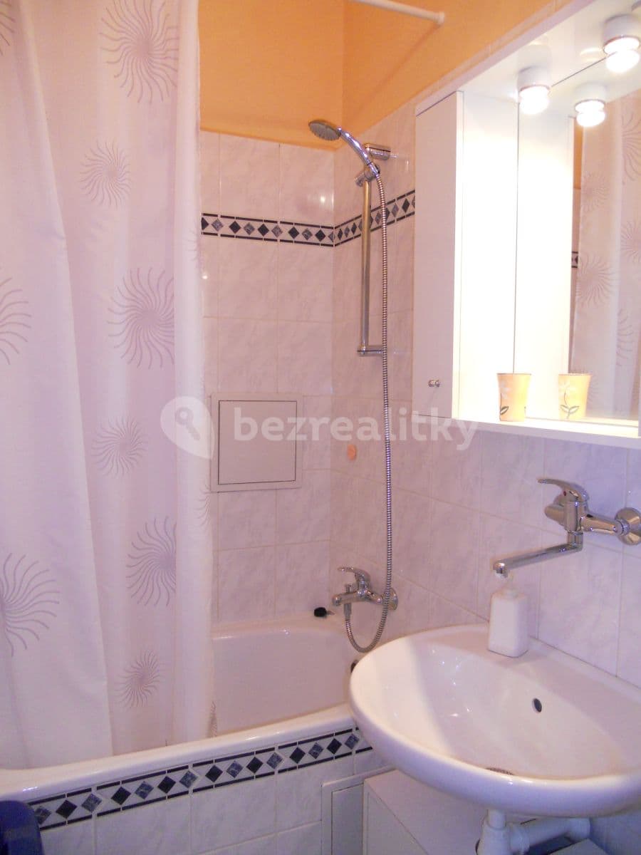 Pronájem bytu 1+1 46 m², Hollarovo náměstí, Praha, Praha Pronájem bytu 1+1 46 m², Hollarovo náměstí, Praha, Praha