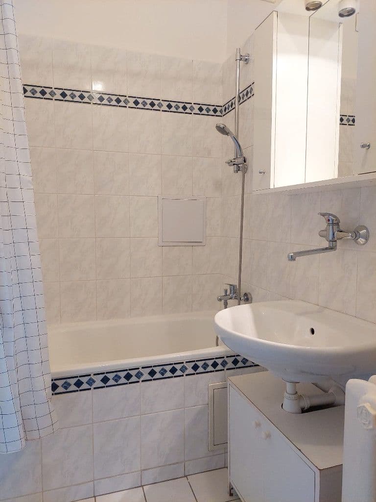 Pronájem bytu 1+1 46 m², Hollarovo náměstí, Praha, Praha Pronájem bytu 1+1 46 m², Hollarovo náměstí, Praha, Praha