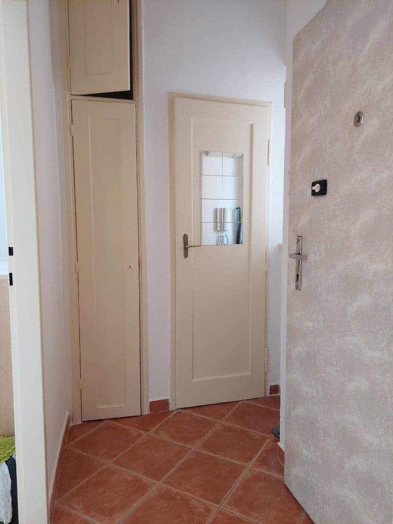 Pronájem bytu 1+1 46 m², Hollarovo náměstí, Praha, Praha Pronájem bytu 1+1 46 m², Hollarovo náměstí, Praha, Praha