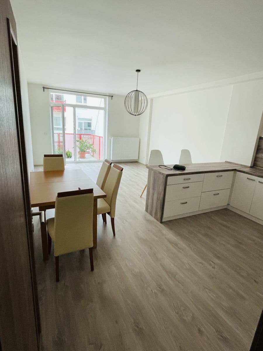 Pronájem bytu 2+kk 72 m², Nepilova, Beroun, Středočeský kraj Pronájem bytu 2+kk 72 m², Nepilova, Beroun, Středočeský kraj