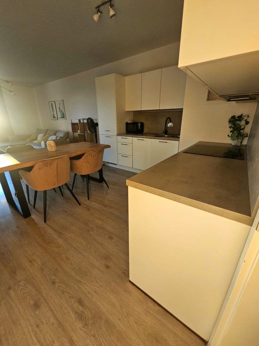 Pronájem bytu 2+kk 76 m², Škrábkových, Praha, Praha Pronájem bytu 2+kk 76 m², Škrábkových, Praha, Praha