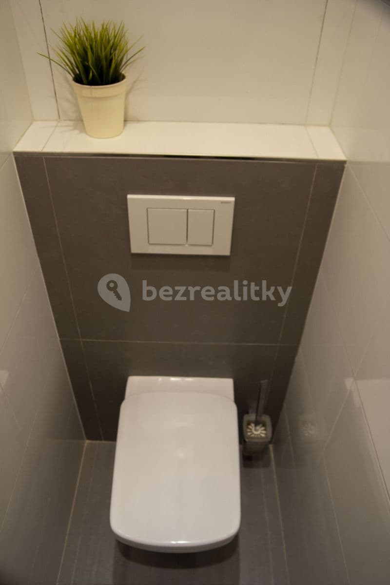 Pronájem bytu 2+kk 68 m², Jevanská, Praha, Praha Pronájem bytu 2+kk 68 m², Jevanská, Praha, Praha