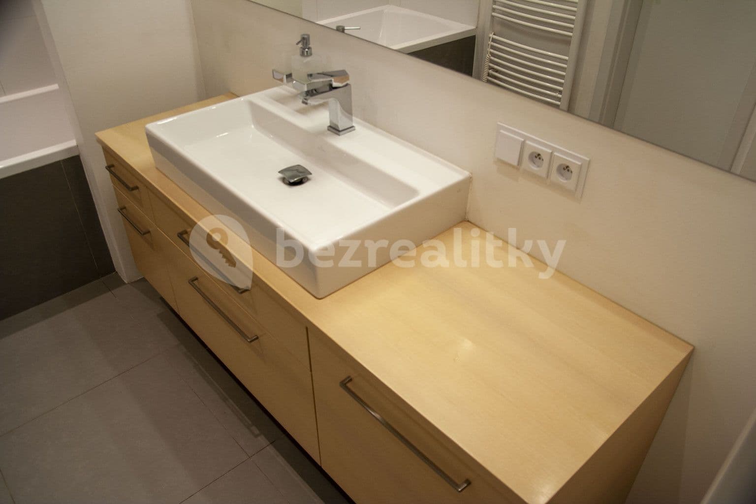 Pronájem bytu 2+kk 68 m², Jevanská, Praha, Praha Pronájem bytu 2+kk 68 m², Jevanská, Praha, Praha