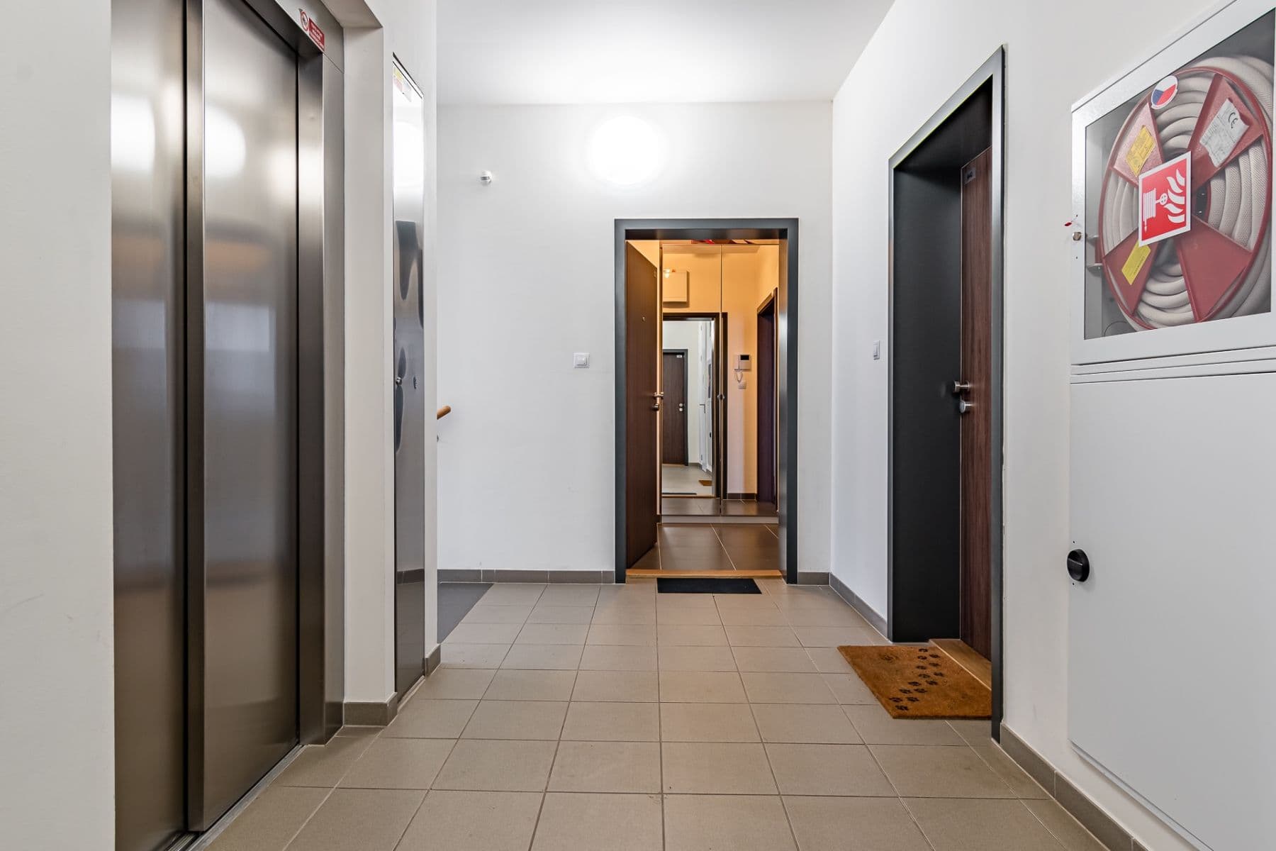 Pronájem bytu 2+kk 66 m², T. G. Masaryka, Horoměřice, Středočeský kraj Pronájem bytu 2+kk 66 m², T. G. Masaryka, Horoměřice, Středočeský kraj