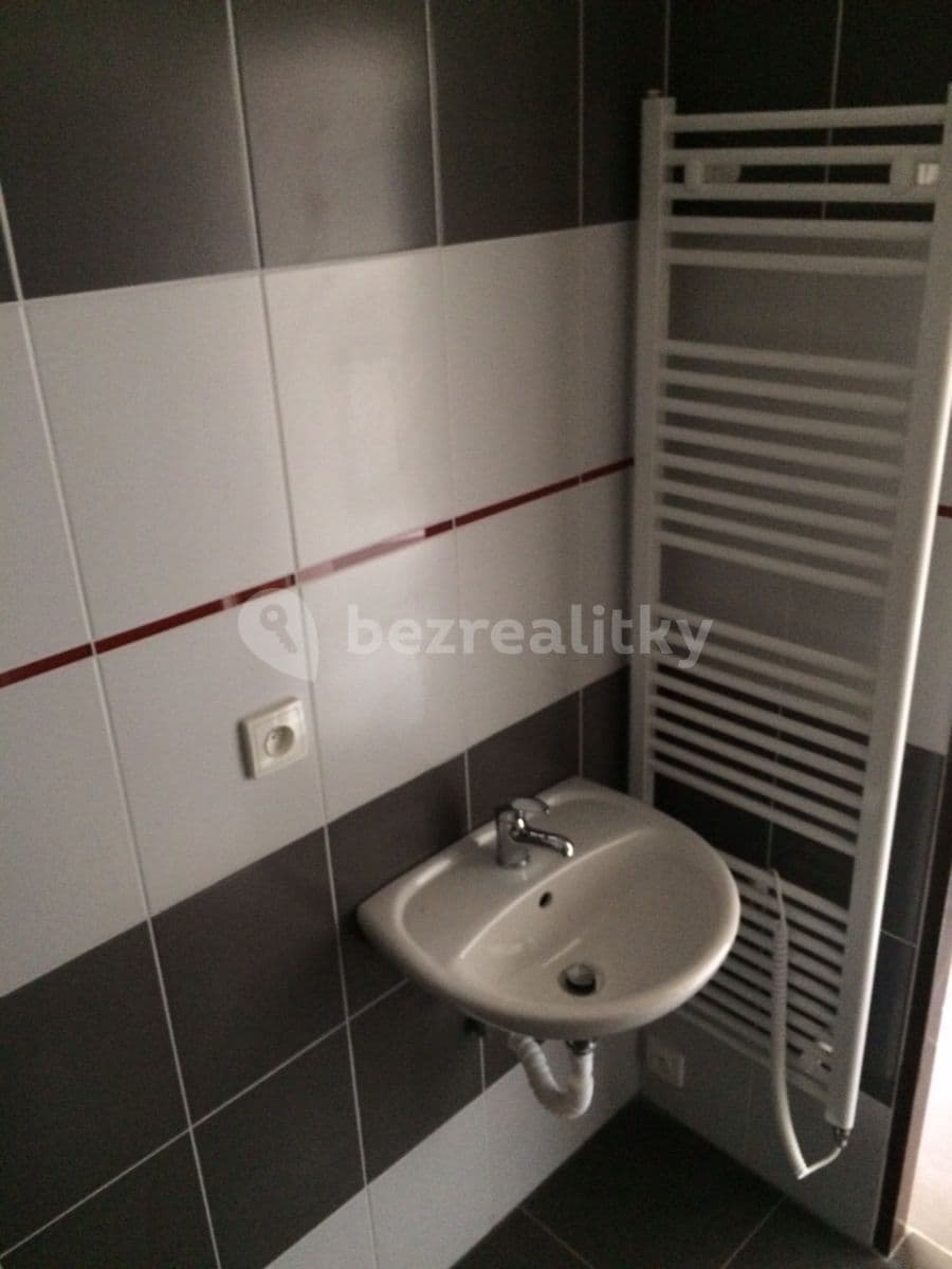 Pronájem bytu 1+kk 22 m², Macanova, Pardubice, Pardubický kraj Pronájem bytu 1+kk 22 m², Macanova, Pardubice, Pardubický kraj