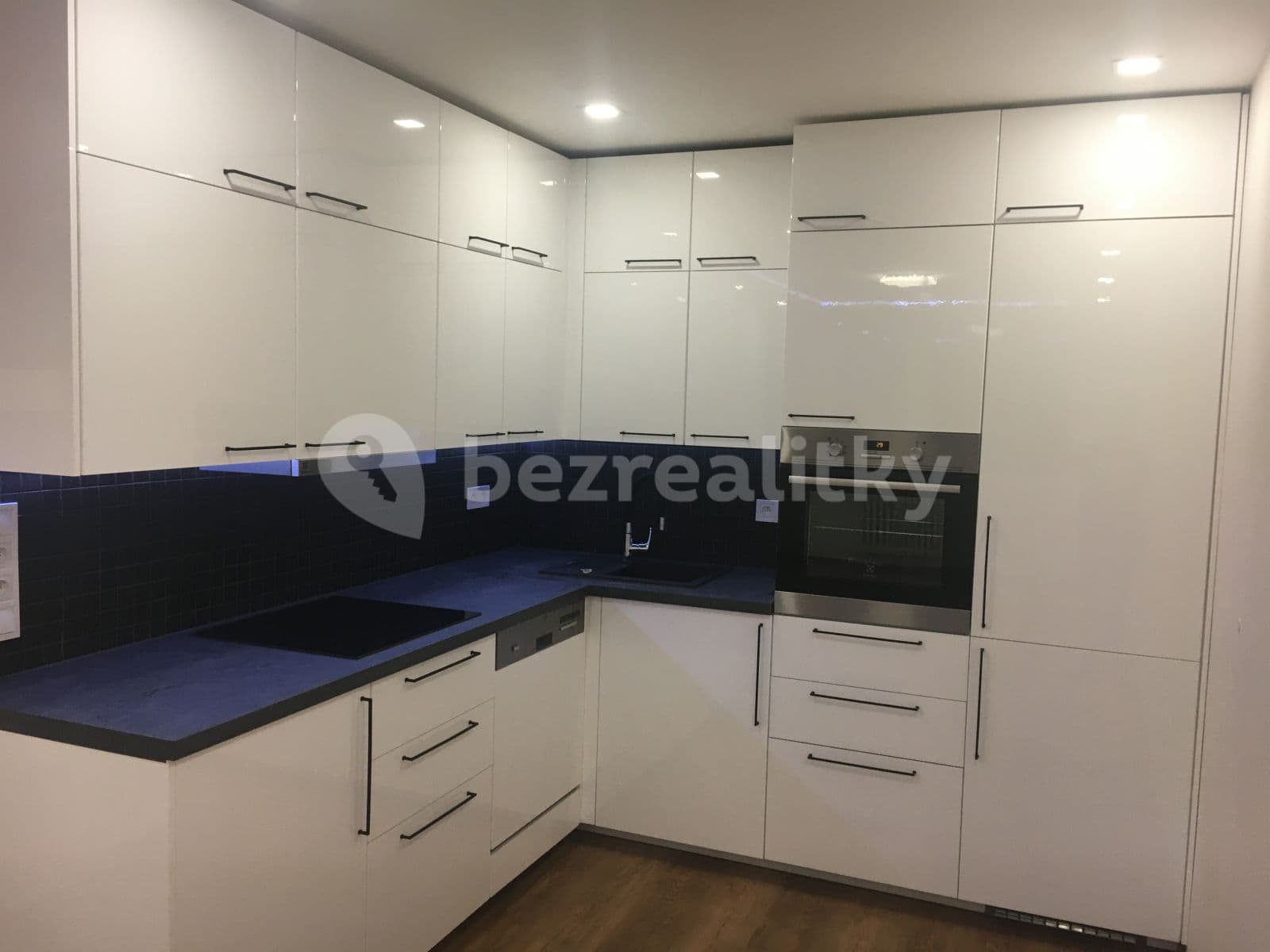Pronájem bytu 2+kk 45 m², Nevanova, Praha, Praha Pronájem bytu 2+kk 45 m², Nevanova, Praha, Praha