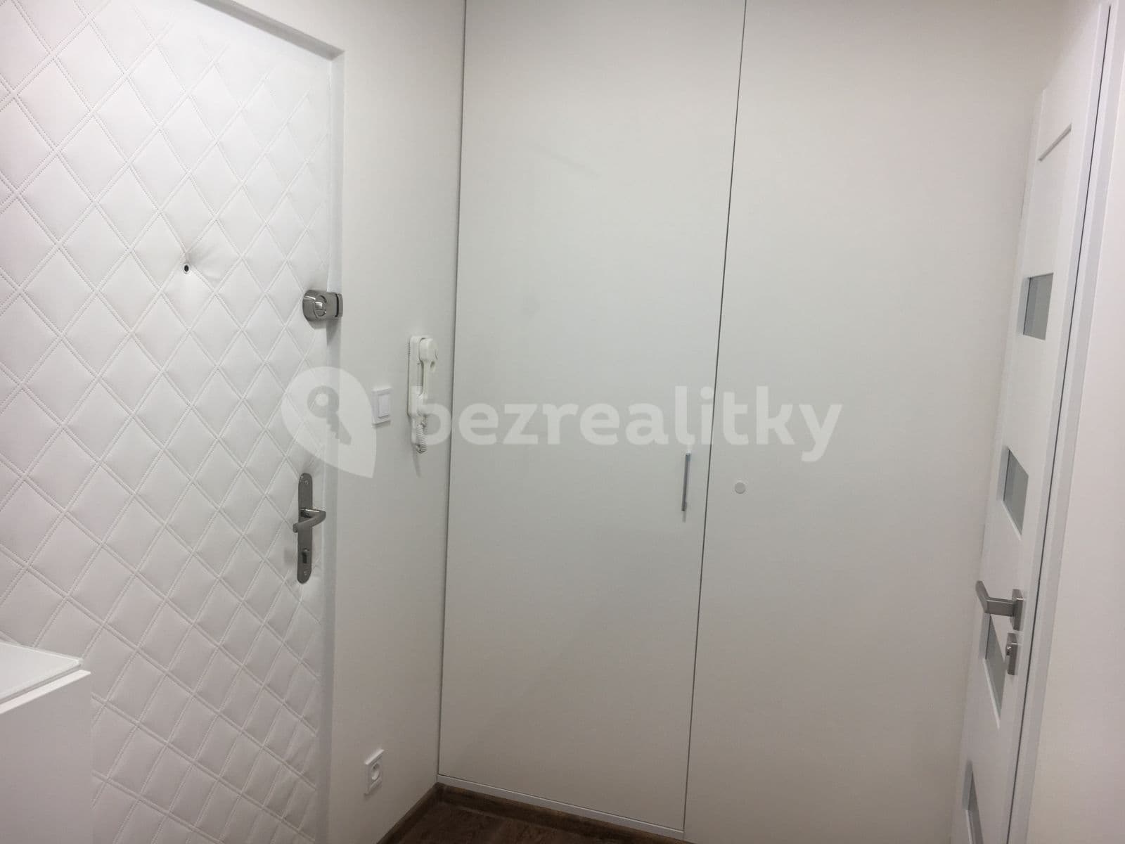 Pronájem bytu 2+kk 45 m², Nevanova, Praha, Praha Pronájem bytu 2+kk 45 m², Nevanova, Praha, Praha