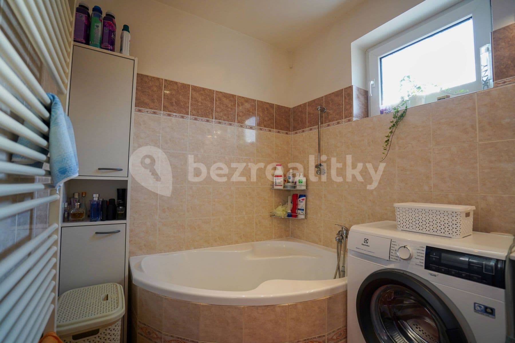 Pronájem domu 90 m², pozemek 300 m², Náves, Úholičky, Středočeský kraj Pronájem domu 90 m², pozemek 300 m², Náves, Úholičky, Středočeský kraj