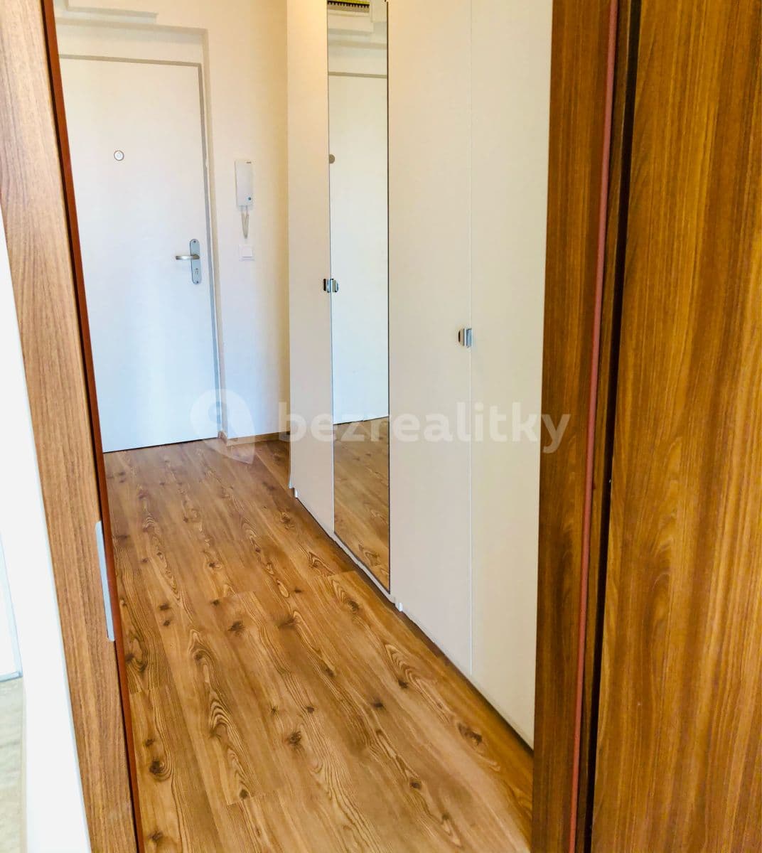 Pronájem bytu 1+kk 30 m², Na Spravedlnosti, Pardubice, Pardubický kraj Pronájem bytu 1+kk 30 m², Na Spravedlnosti, Pardubice, Pardubický kraj