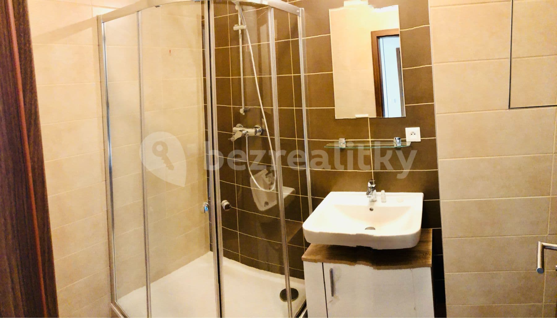 Pronájem bytu 1+kk 30 m², Na Spravedlnosti, Pardubice, Pardubický kraj Pronájem bytu 1+kk 30 m², Na Spravedlnosti, Pardubice, Pardubický kraj