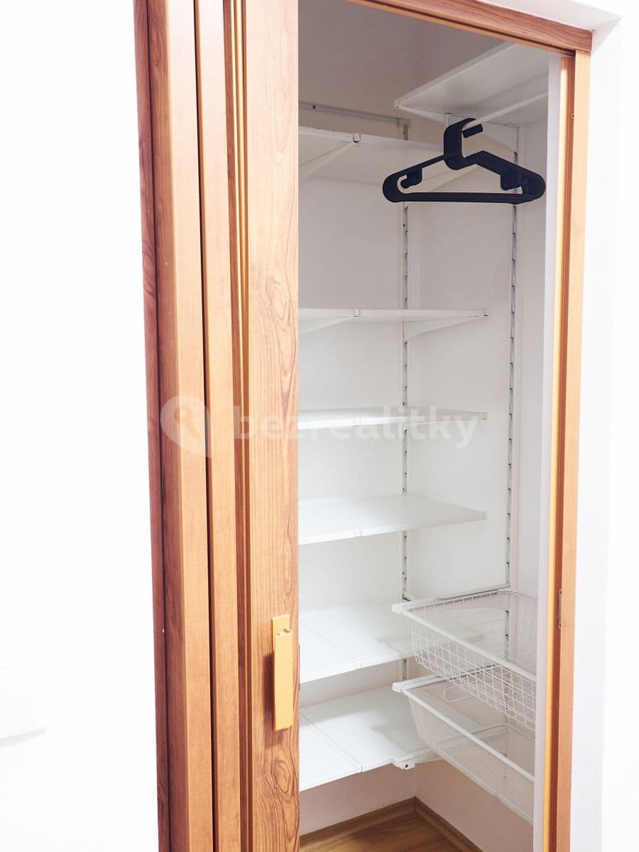 Pronájem bytu 2+kk 40 m², Luštěnická, Praha, Praha Pronájem bytu 2+kk 40 m², Luštěnická, Praha, Praha