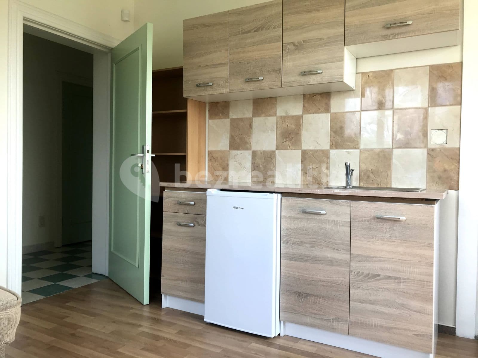 Pronájem bytu 1+kk 20 m², U Křížku, Průhonice, Středočeský kraj Pronájem bytu 1+kk 20 m², U Křížku, Průhonice, Středočeský kraj