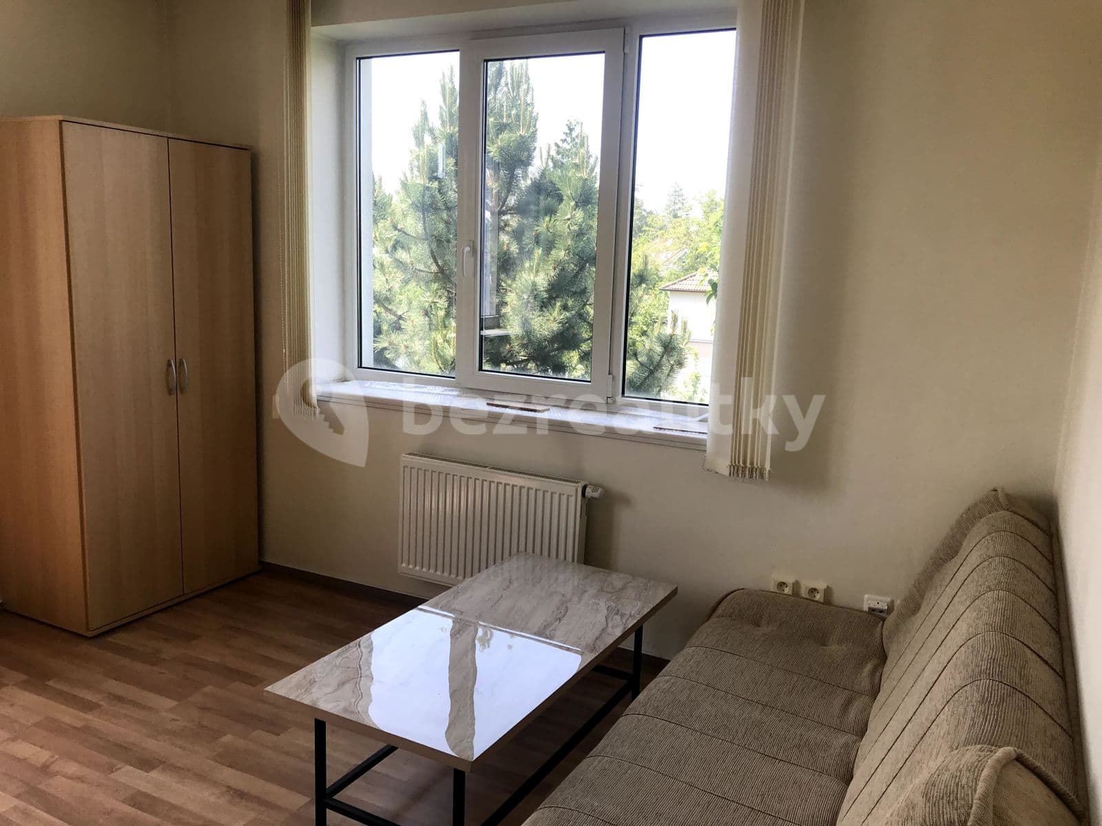 Pronájem bytu 1+kk 20 m², U Křížku, Průhonice, Středočeský kraj Pronájem bytu 1+kk 20 m², U Křížku, Průhonice, Středočeský kraj