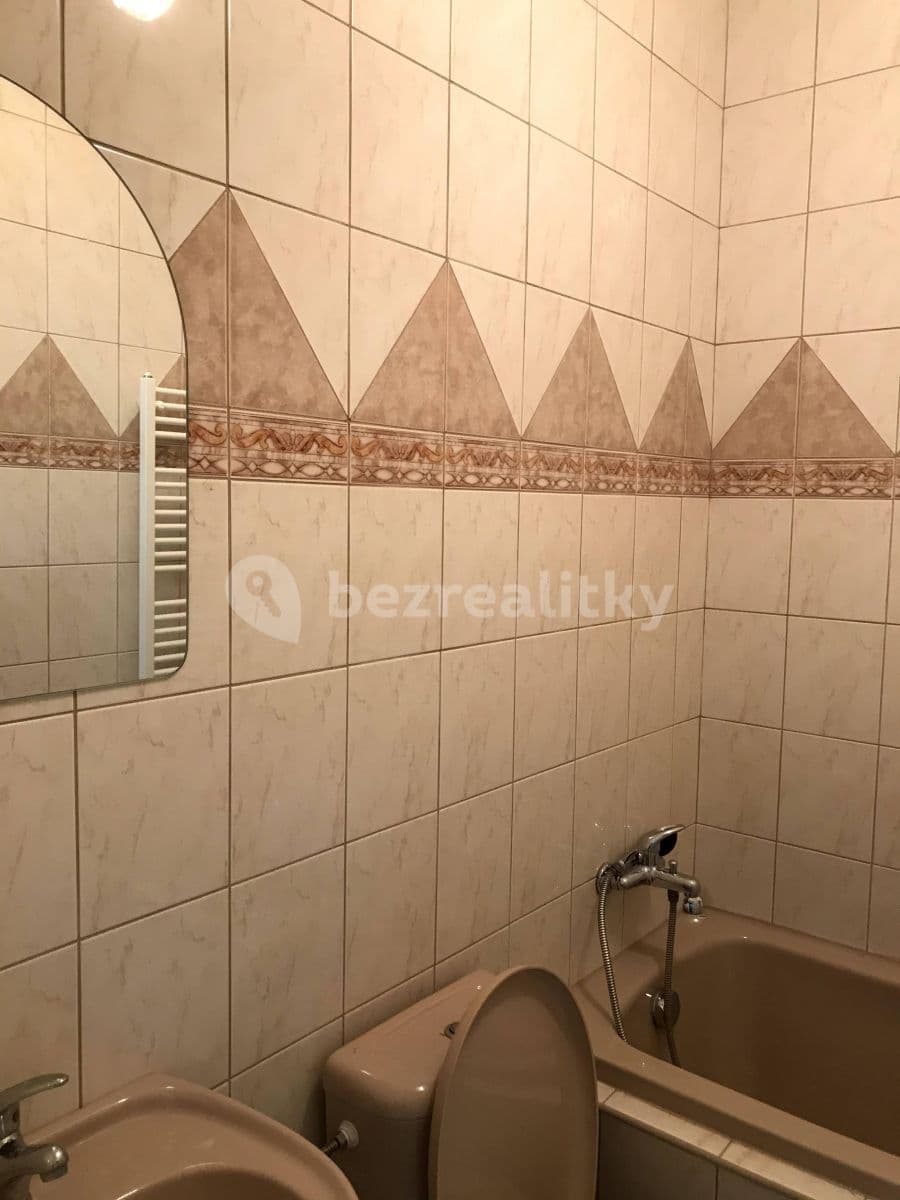 Pronájem bytu 1+kk 20 m², U Křížku, Průhonice, Středočeský kraj Pronájem bytu 1+kk 20 m², U Křížku, Průhonice, Středočeský kraj