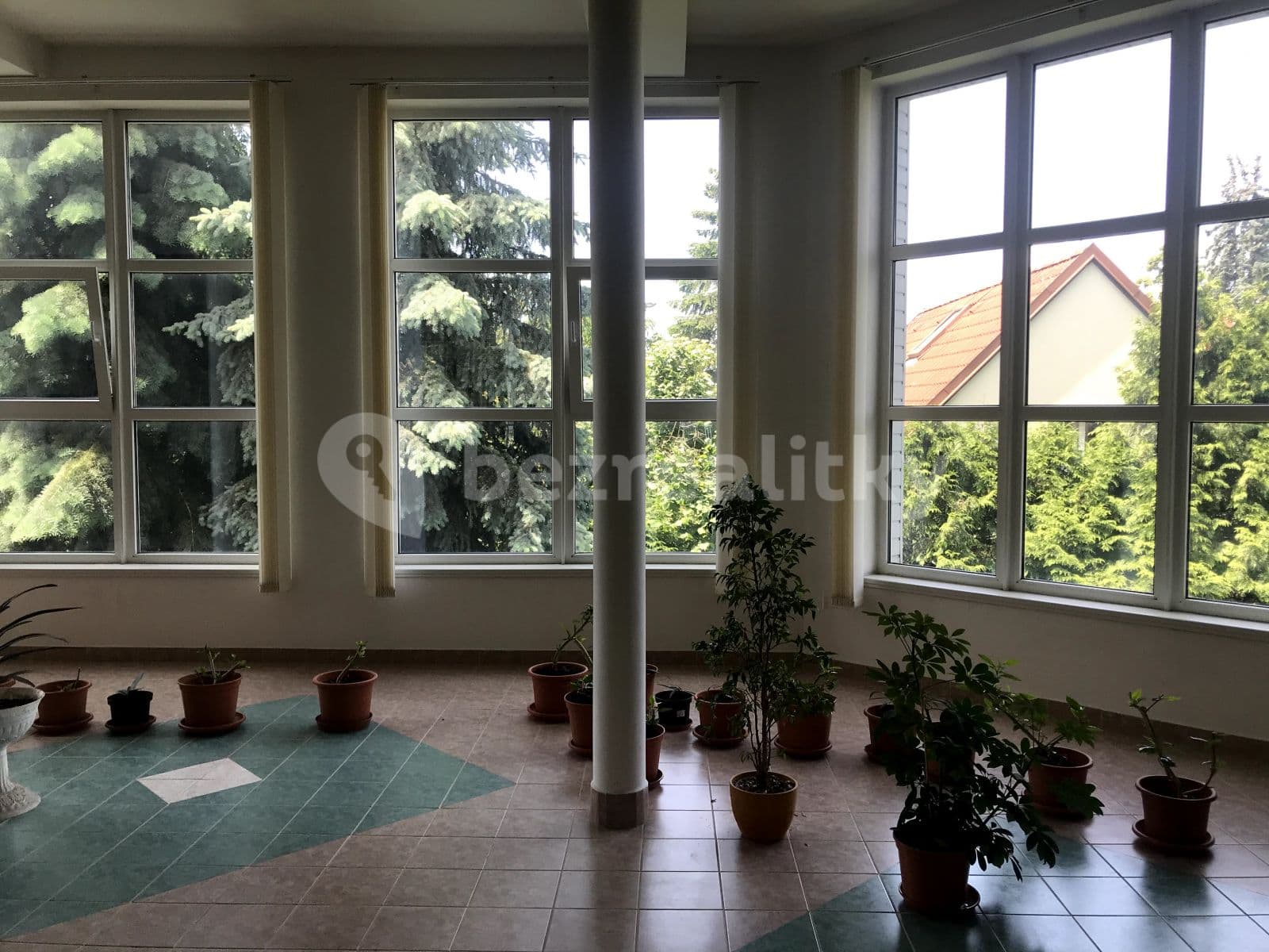 Pronájem bytu 1+kk 20 m², U Křížku, Průhonice, Středočeský kraj Pronájem bytu 1+kk 20 m², U Křížku, Průhonice, Středočeský kraj