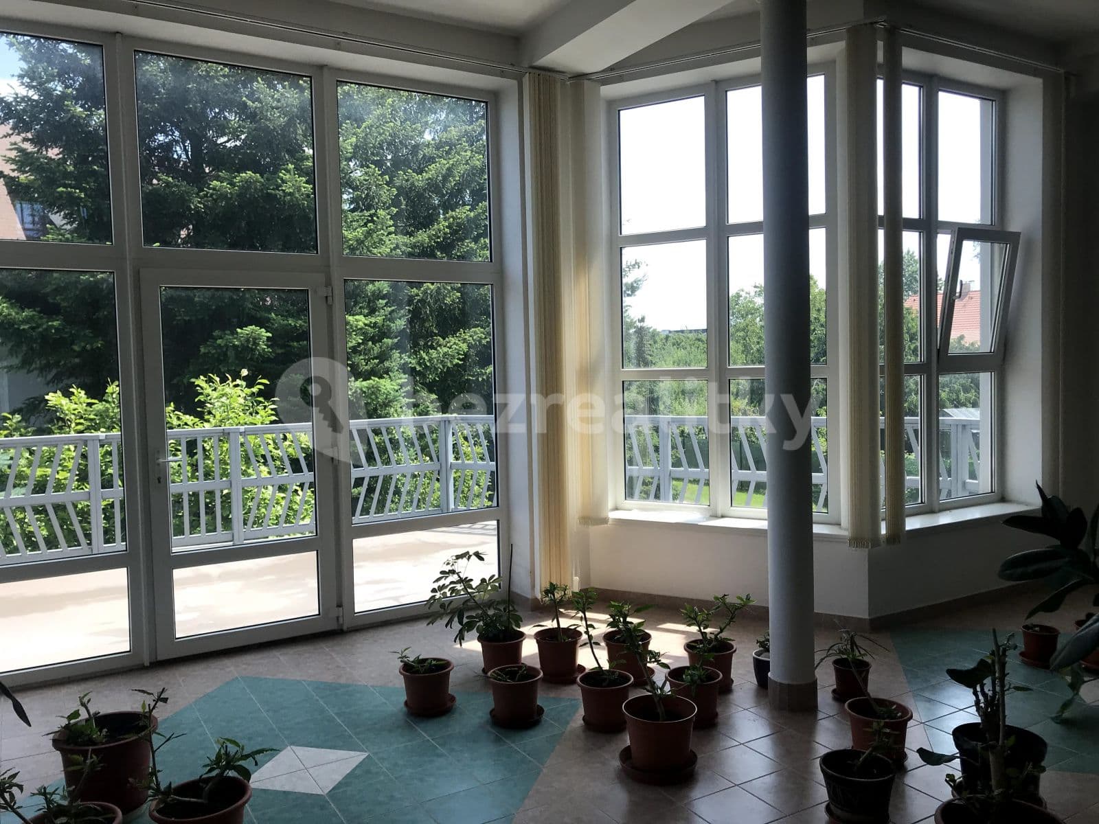 Pronájem bytu 1+kk 20 m², U Křížku, Průhonice, Středočeský kraj Pronájem bytu 1+kk 20 m², U Křížku, Průhonice, Středočeský kraj