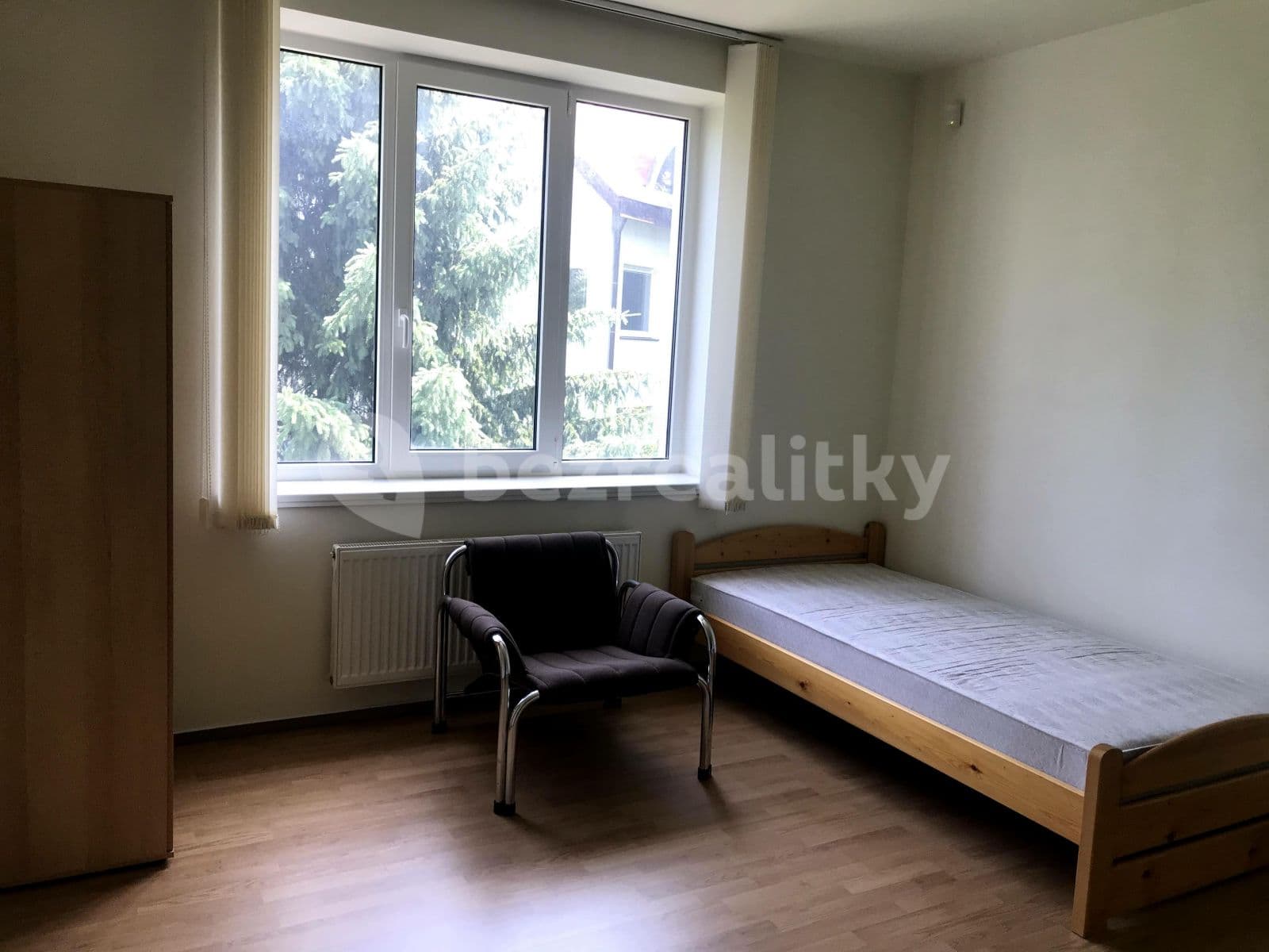 Pronájem bytu 1+kk 20 m², U Křížku, Průhonice, Středočeský kraj Pronájem bytu 1+kk 20 m², U Křížku, Průhonice, Středočeský kraj