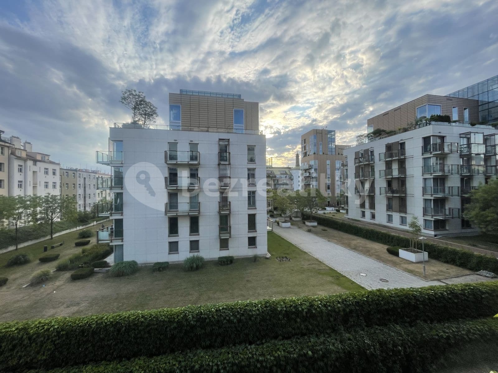 Pronájem bytu 2+kk 69 m², Korunní, Praha, Praha Pronájem bytu 2+kk 69 m², Korunní, Praha, Praha