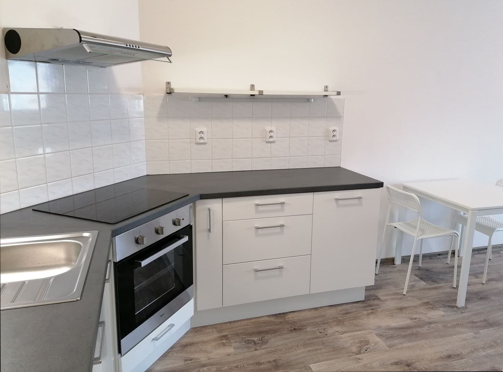 Pronájem bytu 1+kk 45 m², Podlesí IV, Zlín, Zlínský kraj Pronájem bytu 1+kk 45 m², Podlesí IV, Zlín, Zlínský kraj