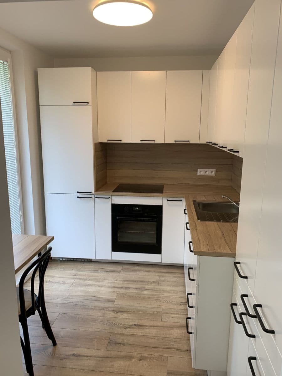 Pronájem bytu 2+1 58 m², Jozefa Cígera Hronského, Nové Mesto, Bratislavský kraj Pronájem bytu 2+1 58 m², Jozefa Cígera Hronského, Nové Mesto, Bratislavský kraj