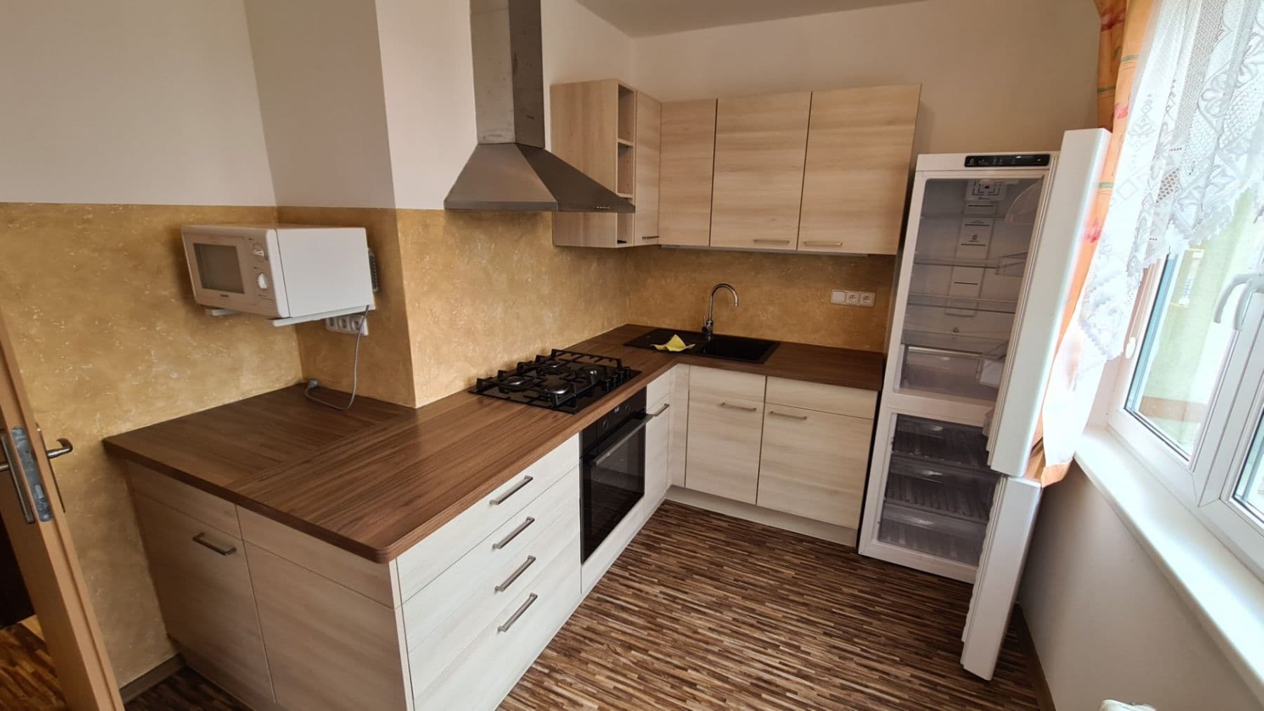 Pronájem bytu 2+1 64 m², Modenská, Karlovy Vary, Karlovarský kraj Pronájem bytu 2+1 64 m², Modenská, Karlovy Vary, Karlovarský kraj