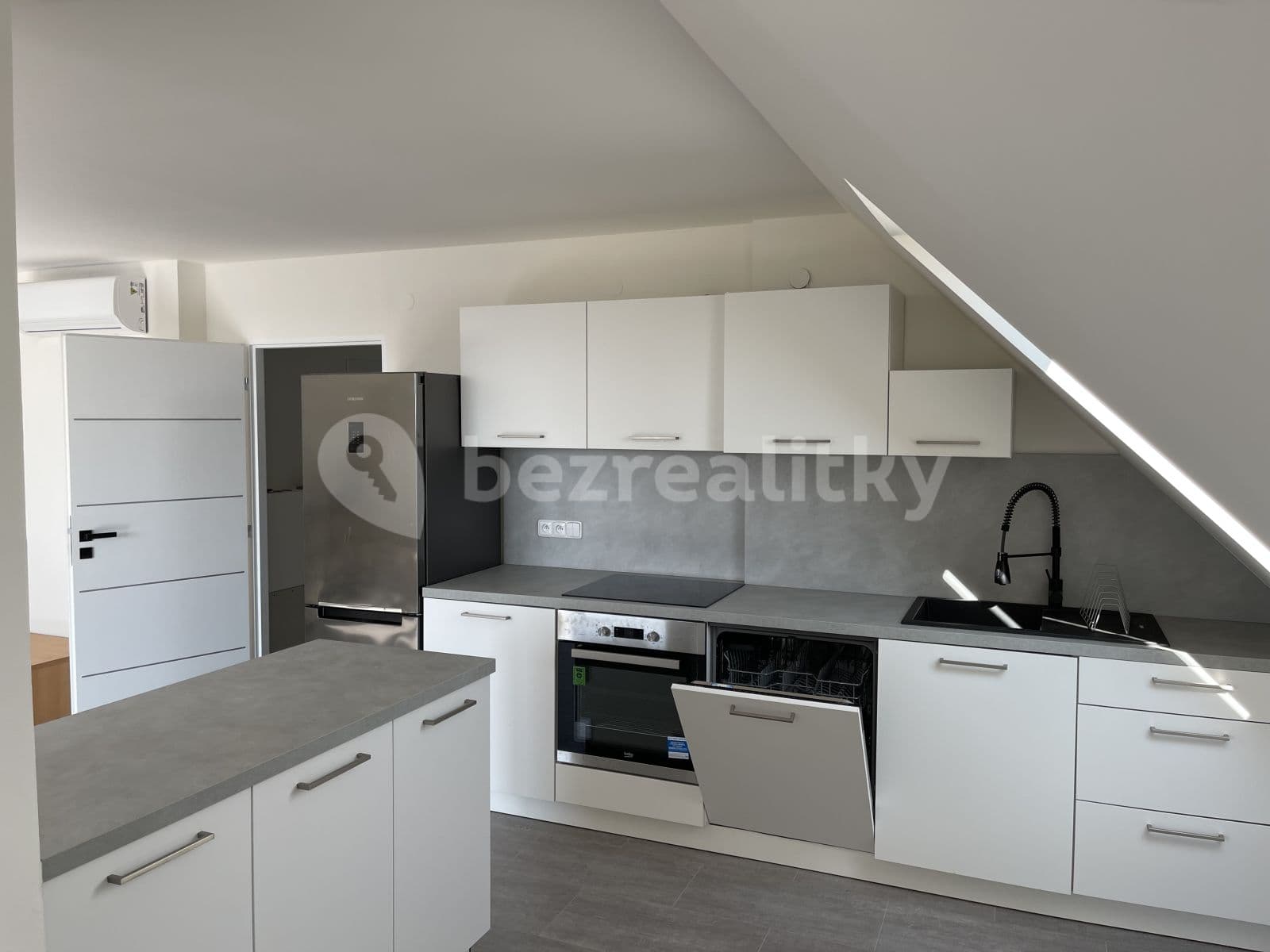Pronájem bytu 3+kk 120 m², Severní, Horoměřice, Středočeský kraj Pronájem bytu 3+kk 120 m², Severní, Horoměřice, Středočeský kraj