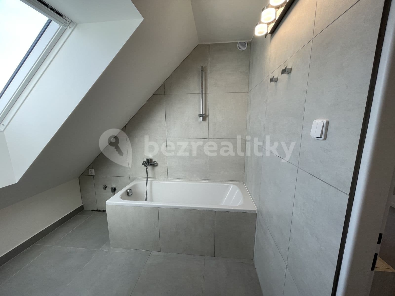 Pronájem bytu 3+kk 120 m², Severní, Horoměřice, Středočeský kraj Pronájem bytu 3+kk 120 m², Severní, Horoměřice, Středočeský kraj