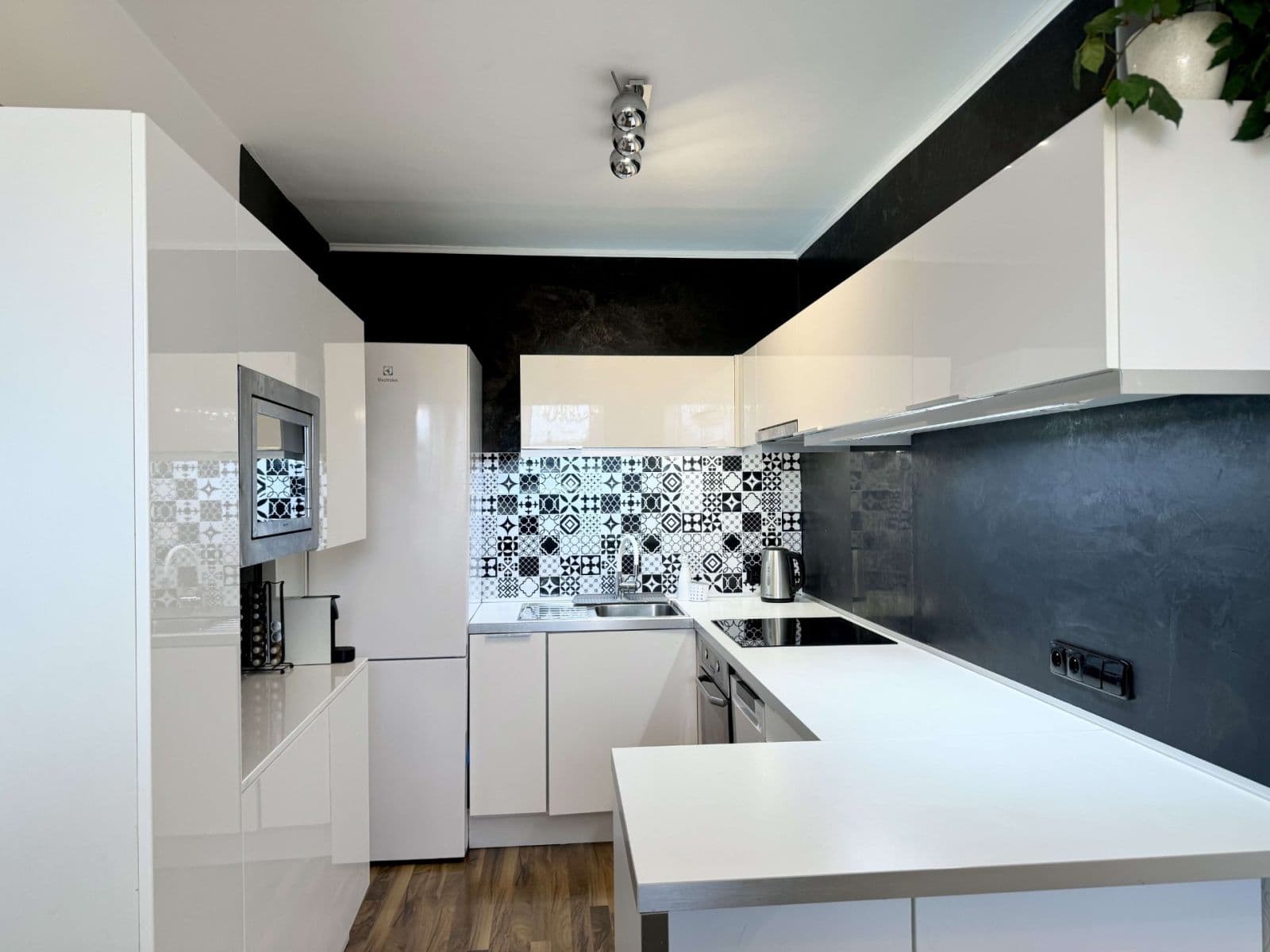 Prodej bytu 3+1 73 m², Jateční, Kolín, Středočeský kraj Prodej bytu 3+1 73 m², Jateční, Kolín, Středočeský kraj