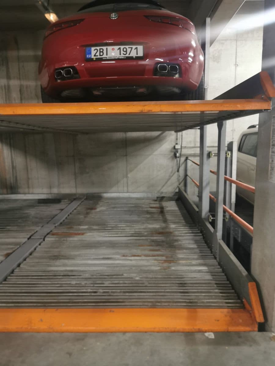 Pronájem garáže 14 m², Rostislavovo náměstí, Brno, Jihomoravský kraj Pronájem garáže 14 m², Rostislavovo náměstí, Brno, Jihomoravský kraj