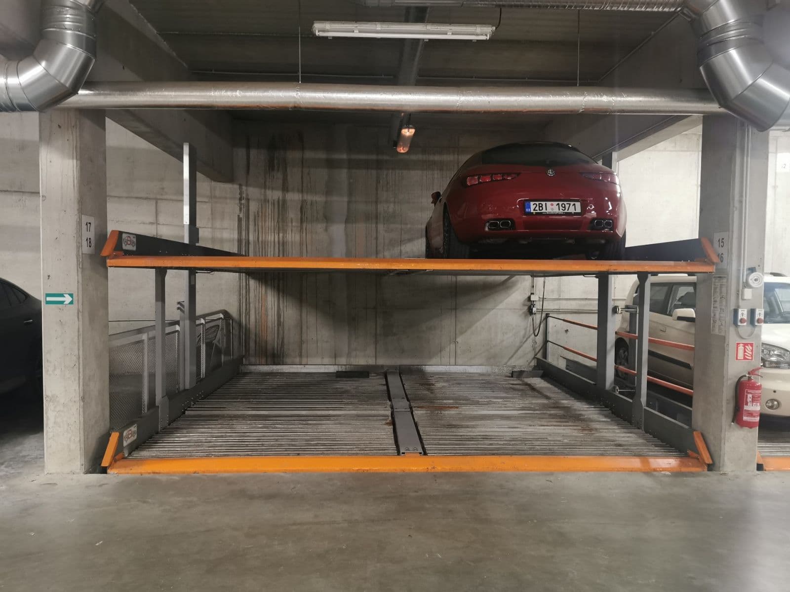 Pronájem garáže 14 m², Rostislavovo náměstí, Brno, Jihomoravský kraj Pronájem garáže 14 m², Rostislavovo náměstí, Brno, Jihomoravský kraj