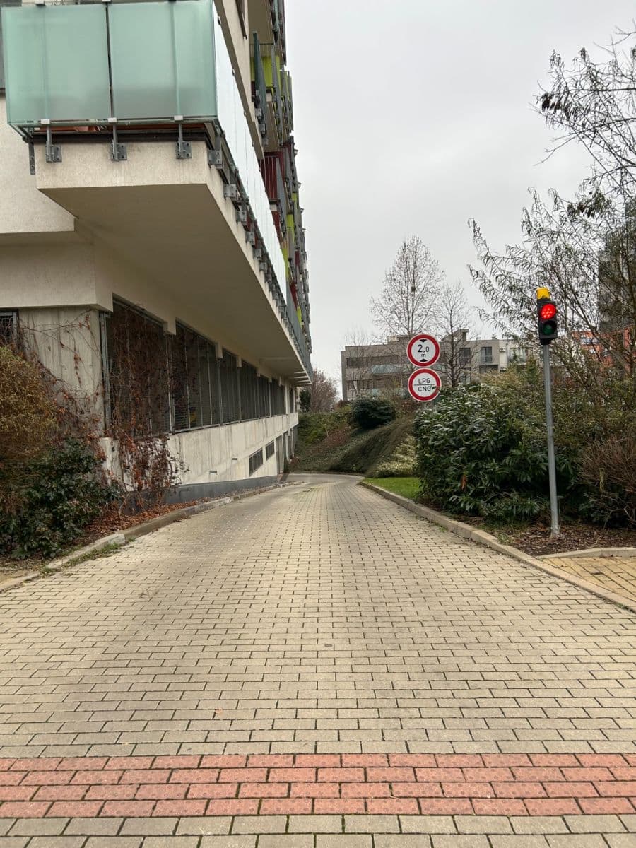 Pronájem garáže 10 m², Zakšínská, Praha, Praha Pronájem garáže 10 m², Zakšínská, Praha, Praha