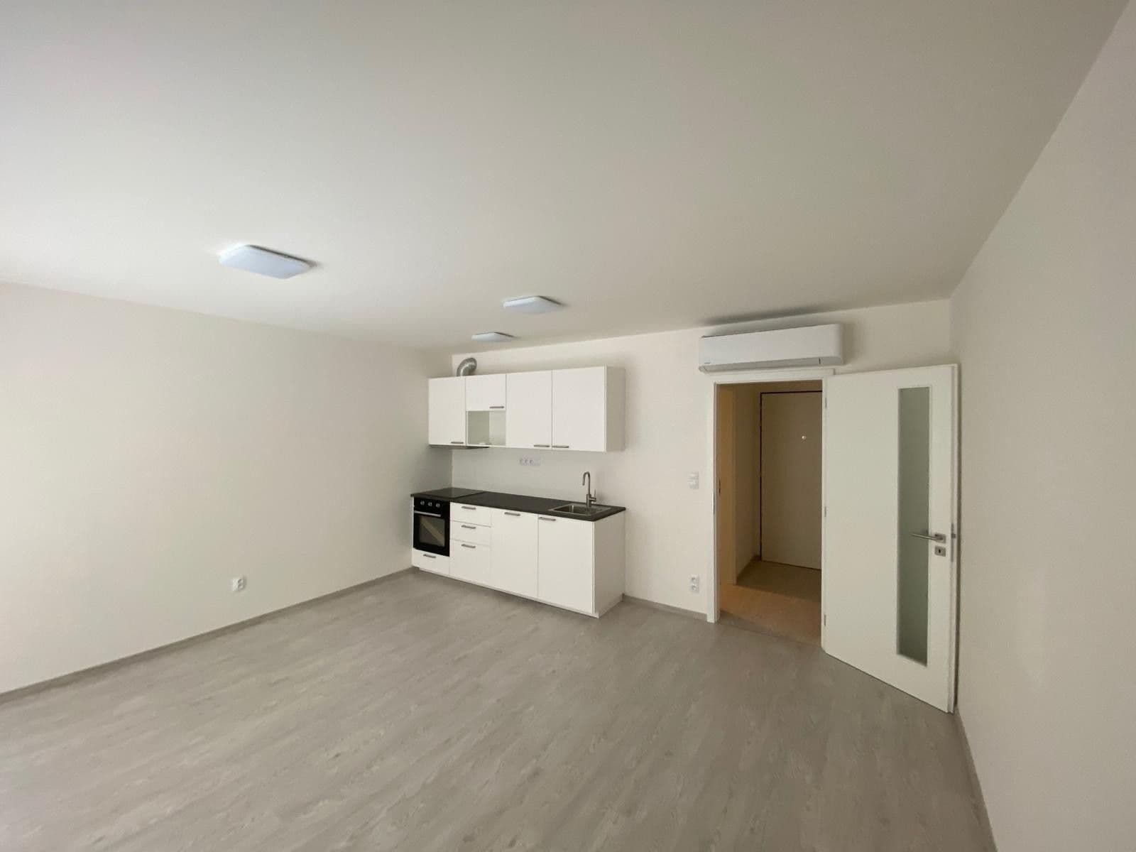 Pronájem bytu 1+kk 35 m², Křižíkova, Praha, Praha Pronájem bytu 1+kk 35 m², Křižíkova, Praha, Praha