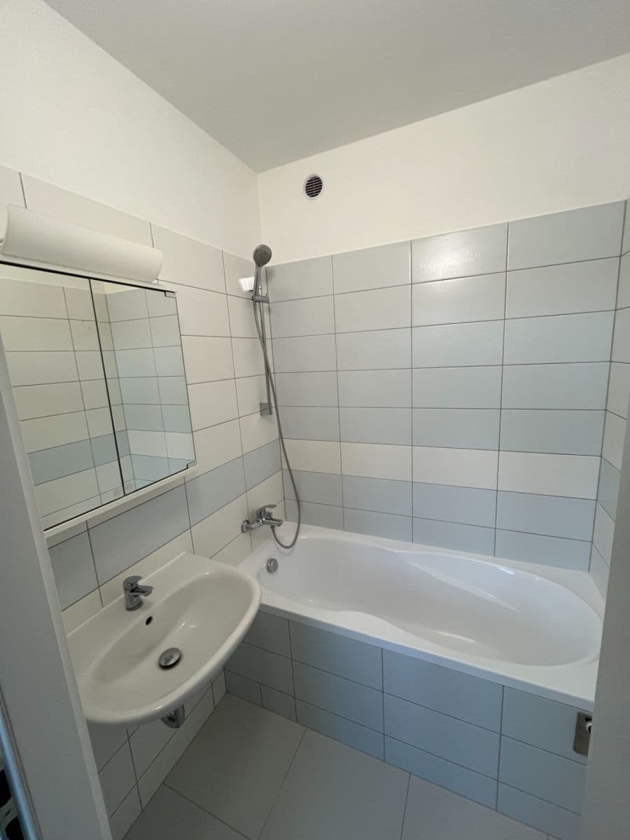 Pronájem bytu 2+1 60 m², Nešporova, Olomouc, Olomoucký kraj Pronájem bytu 2+1 60 m², Nešporova, Olomouc, Olomoucký kraj