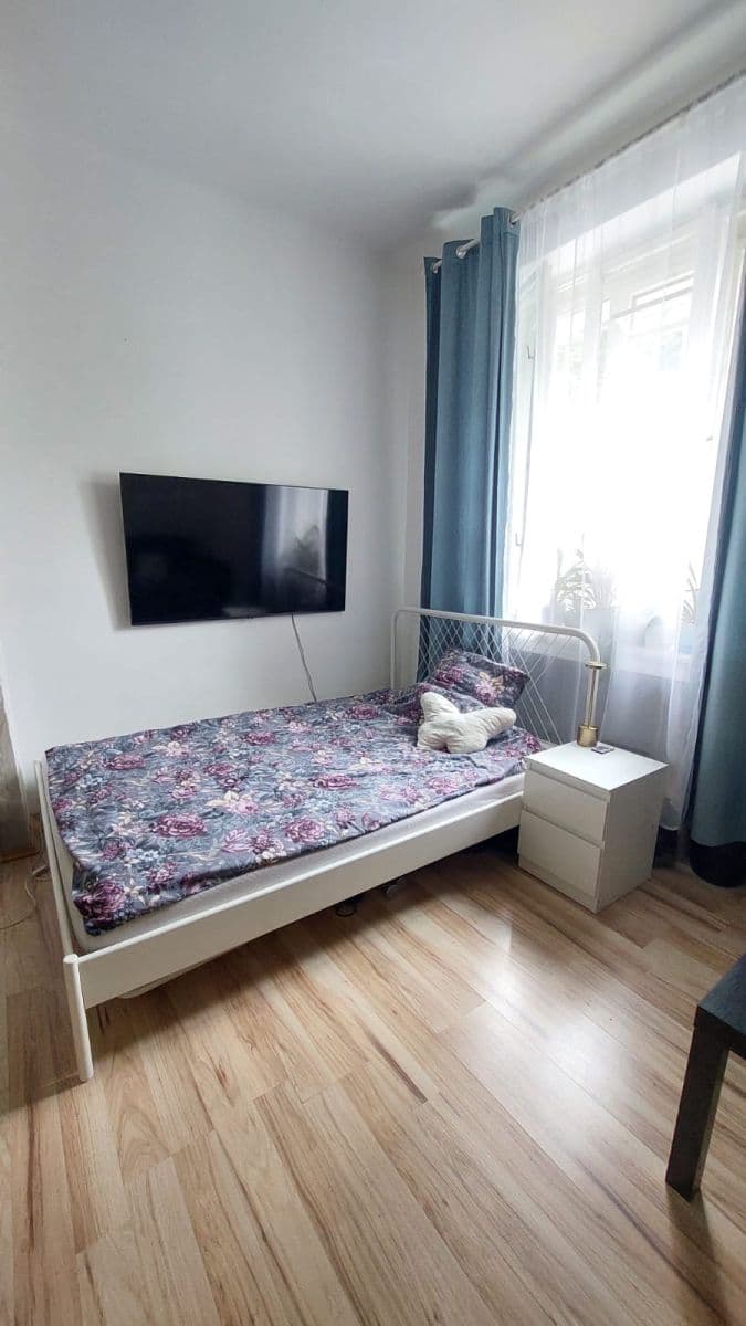 Pronájem bytu 1+kk 28 m², Adamovská, Praha, Praha Pronájem bytu 1+kk 28 m², Adamovská, Praha, Praha